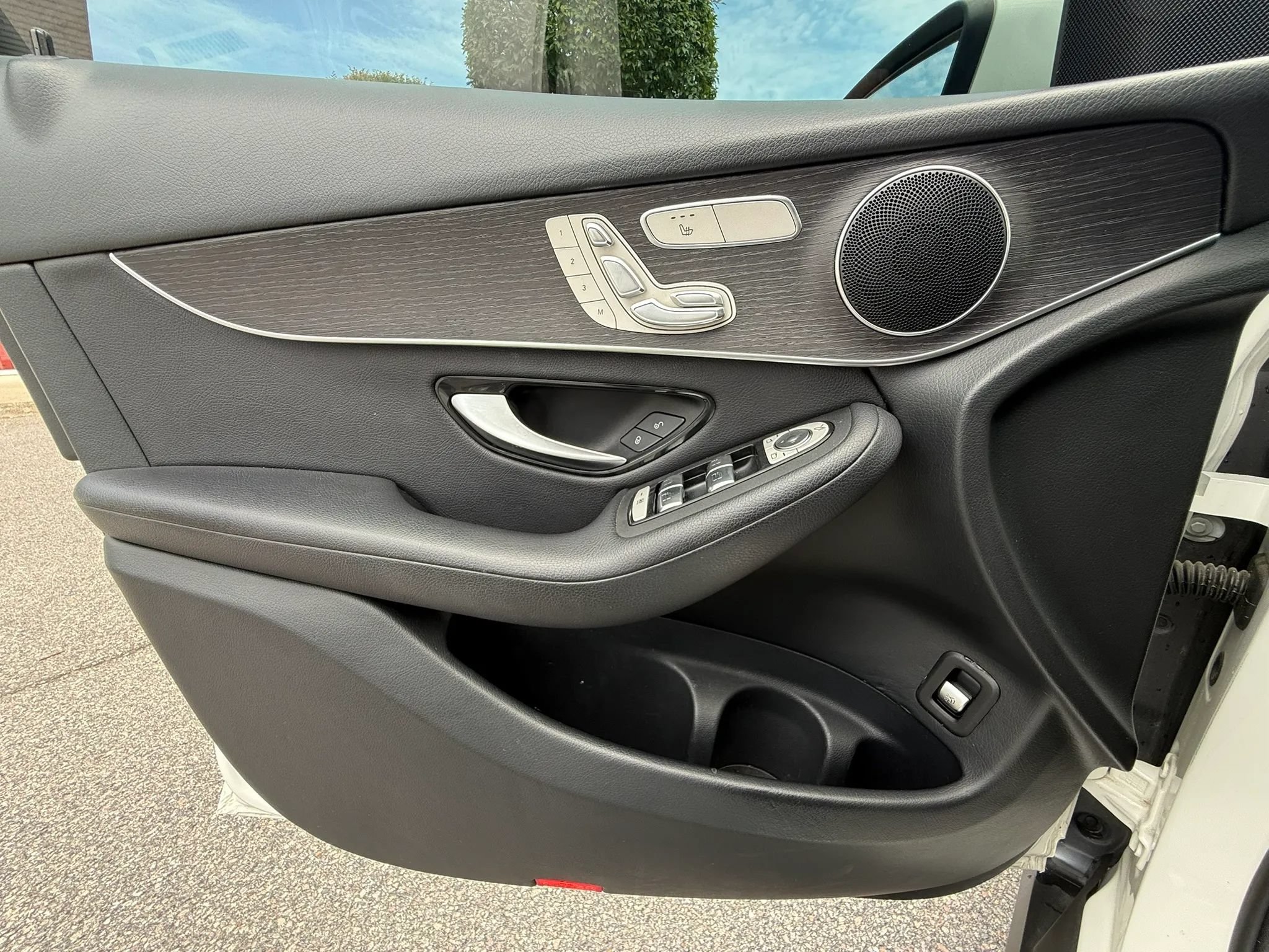 Used 2021 Mercedes-Benz GLC 300 4MATIC image 30