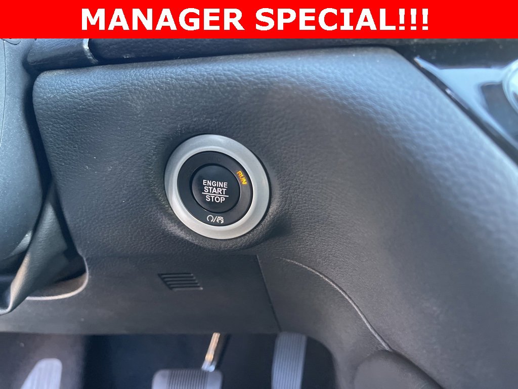 Used 2025 Chrysler Pacifica Limited image 30