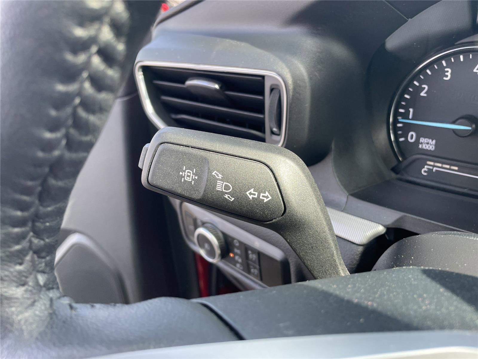 Used 2024 Ford Explorer XLT w/ Equipment Group 202A AWD/4WD image 21