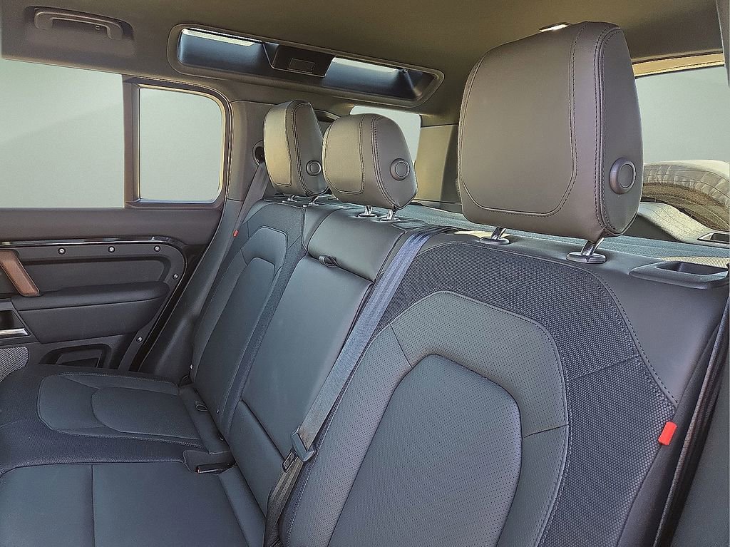 Used 2024 Land Rover Defender 110 X-Dynamic SE image 19