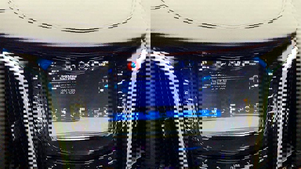 Used 2017 Cadillac Escalade Premium Luxury image 19