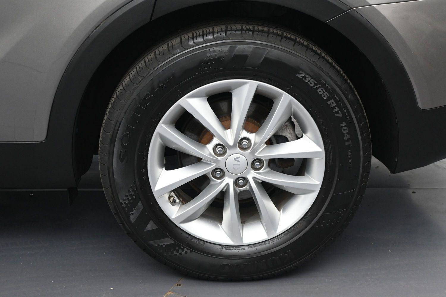 Used 2017 Kia Sorento AWD w/ LX Convenience Package image 12