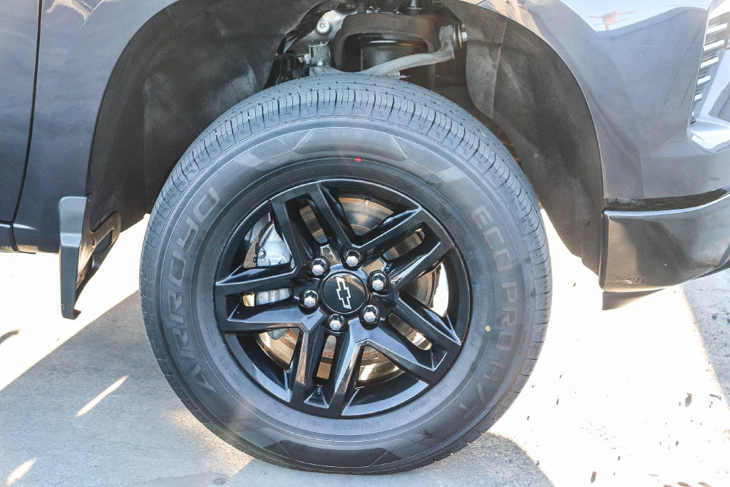 Used 2024 Chevrolet Silverado 1500 LT Trail Boss w/ Convenience Package II AWD/4WD image 11