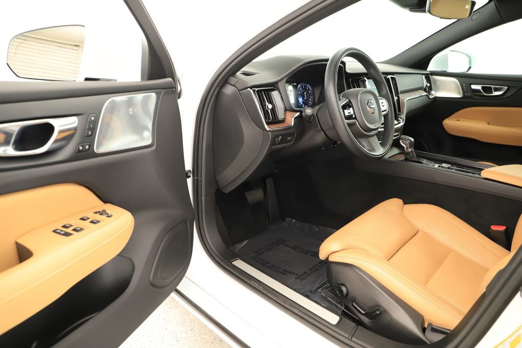 Used 2020 Volvo S60 T6 Inscription image 14