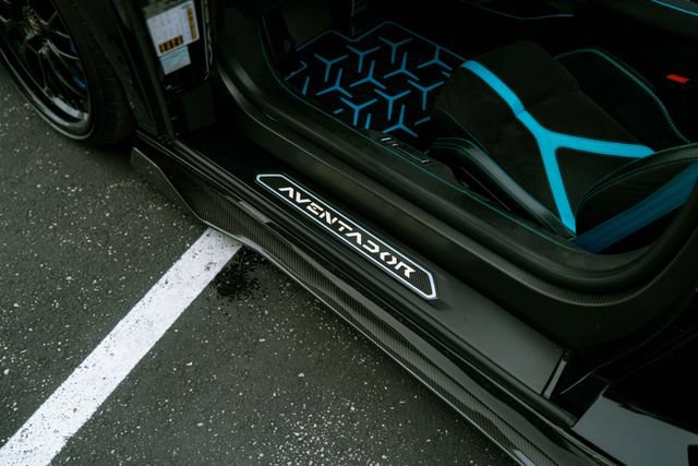 Used 2020 Lamborghini Aventador SVJ AWD/4WD image 45