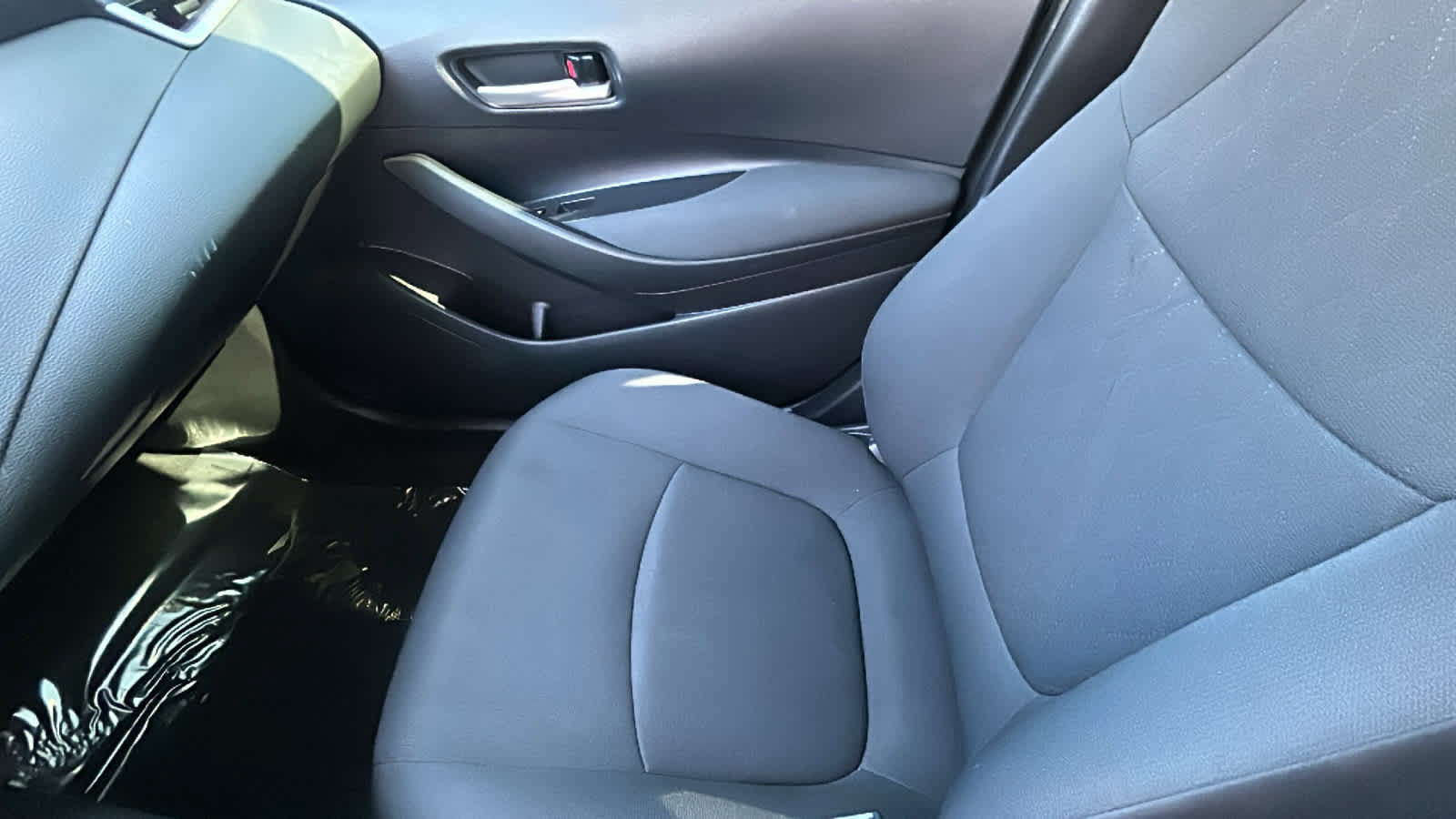 Used 2020 Toyota Corolla LE FWD image 12