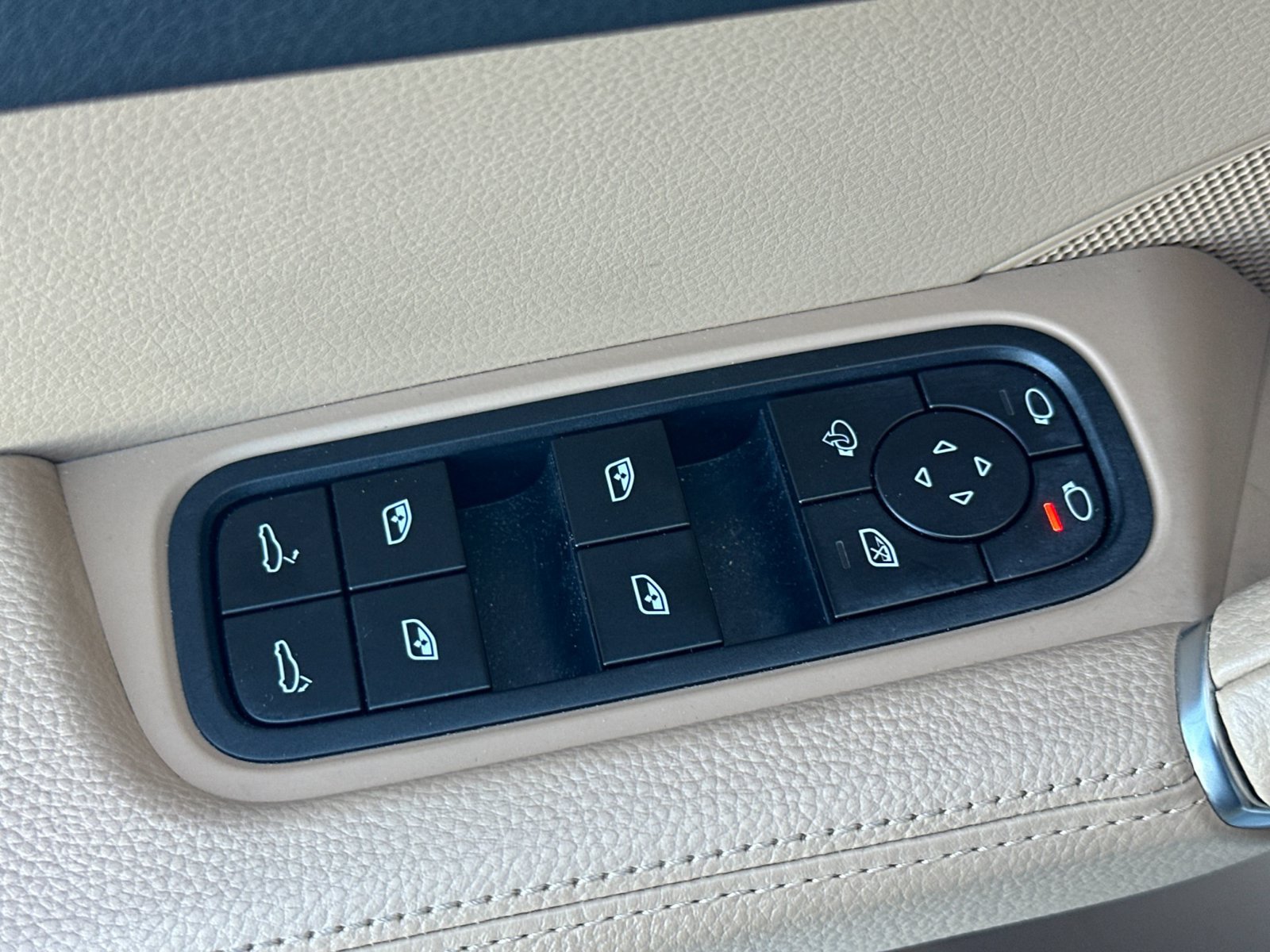 Certified 2023 Porsche Cayenne AWD/4WD image 13