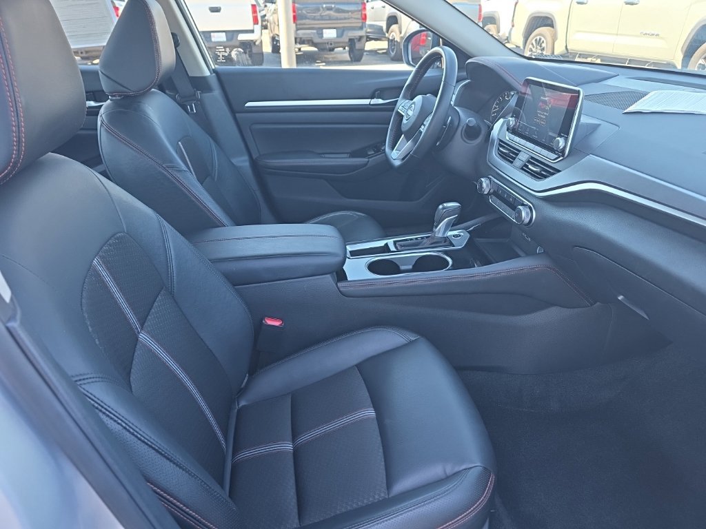 Used 2025 Nissan Altima 2.5 SR FWD image 9