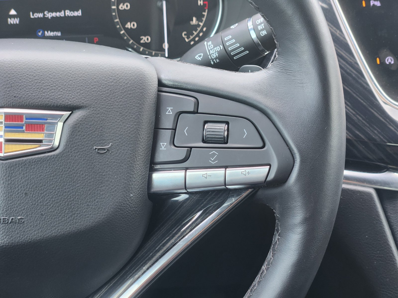 Used 2023 Cadillac XT6 Premium Luxury FWD image 31