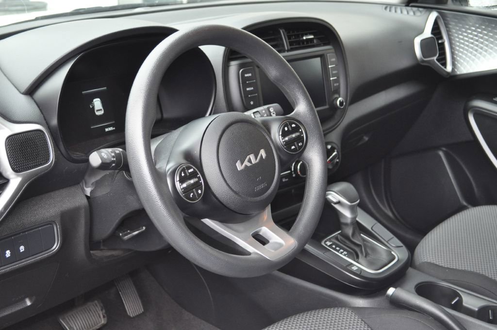 Used 2024 Kia Soul LX w/ LX Technology Package image 8