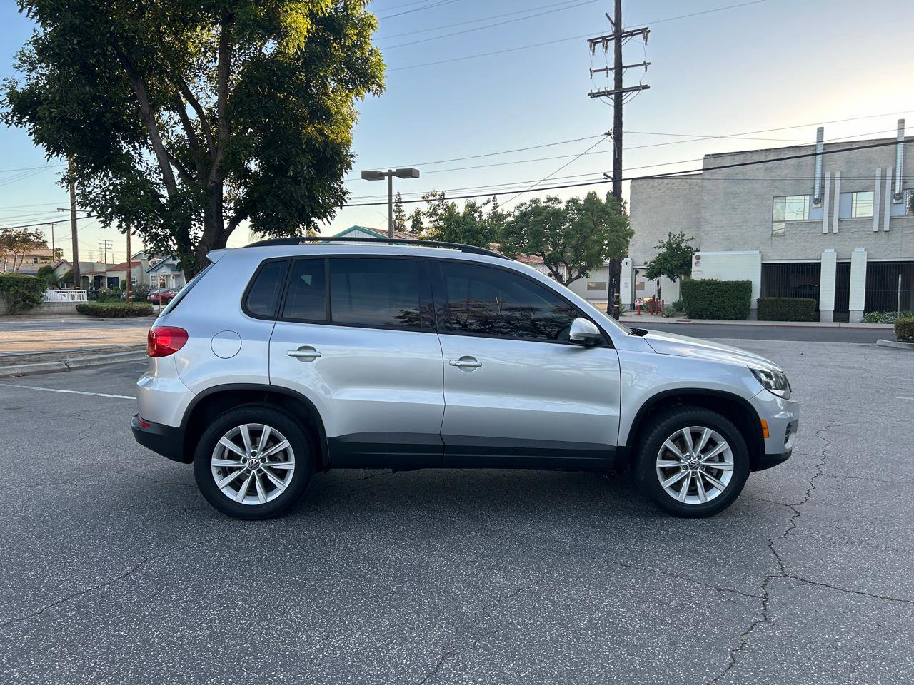 Used 2017 Volkswagen Tiguan Limited w/ Premium Package image 6