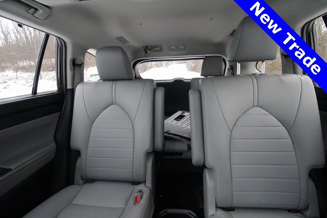 Used 2022 Toyota Highlander XLE image 9