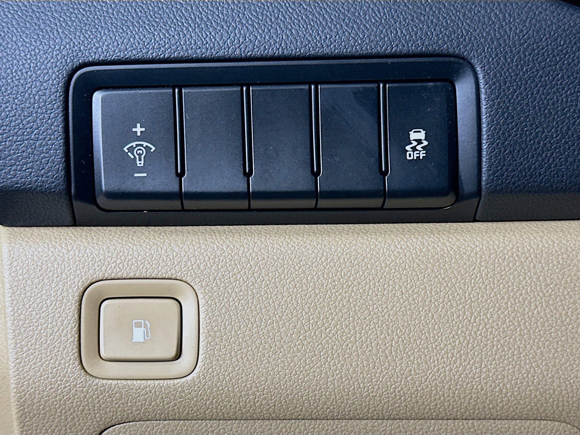 Used 2016 Kia Sedona LX w/ LX Convenience Package image 17