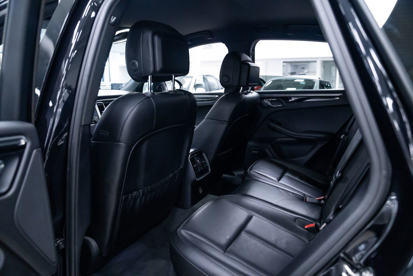 Used 2018 Porsche Macan S AWD/4WD image 24