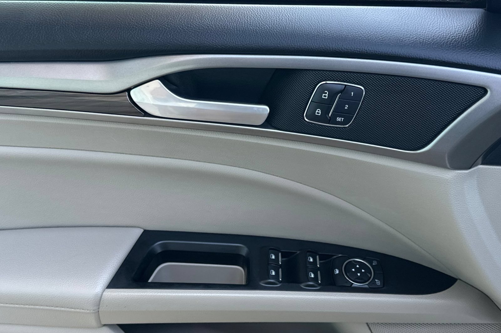 Used 2018 Ford Fusion SE FWD image 10