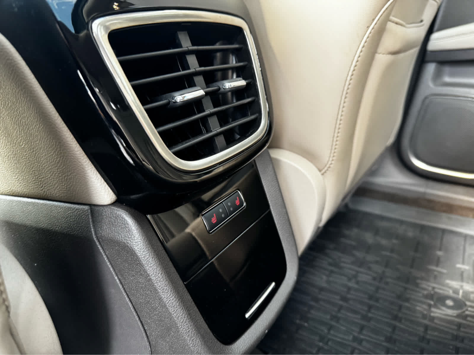 Used 2023 Lincoln Nautilus Reserve AWD/4WD image 6