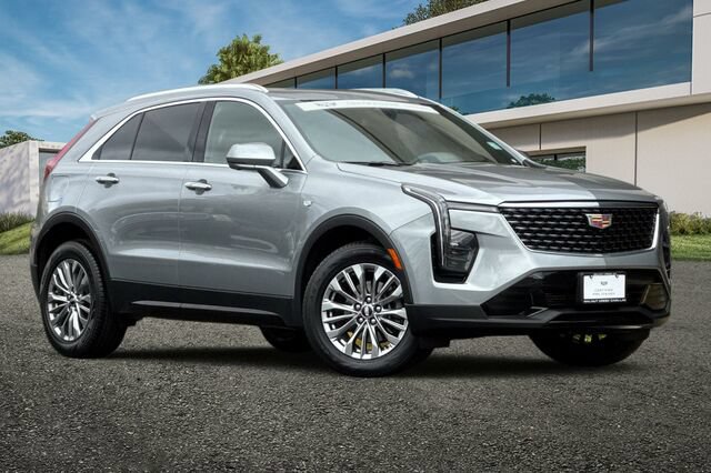 Certified 2025 Cadillac XT4 Premium Luxury FWD image 2