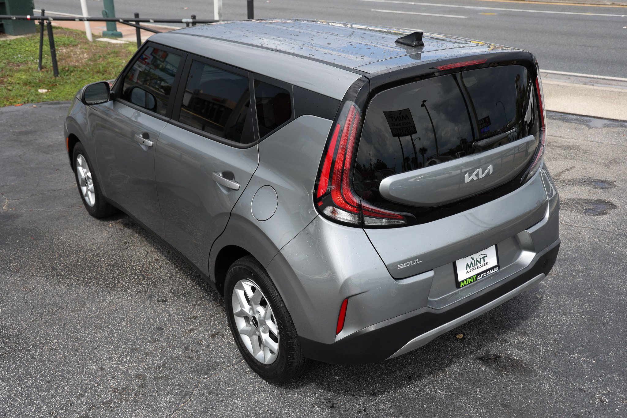 Used 2025 Kia Soul S FWD image 8