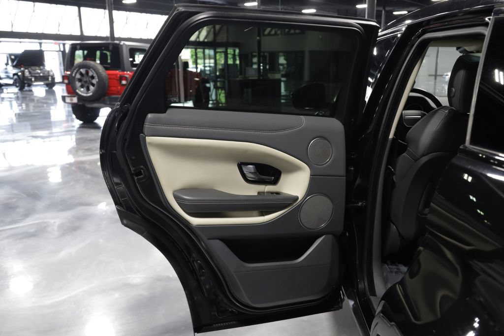 Used 2018 Land Rover Range Rover Evoque SE AWD/4WD image 19