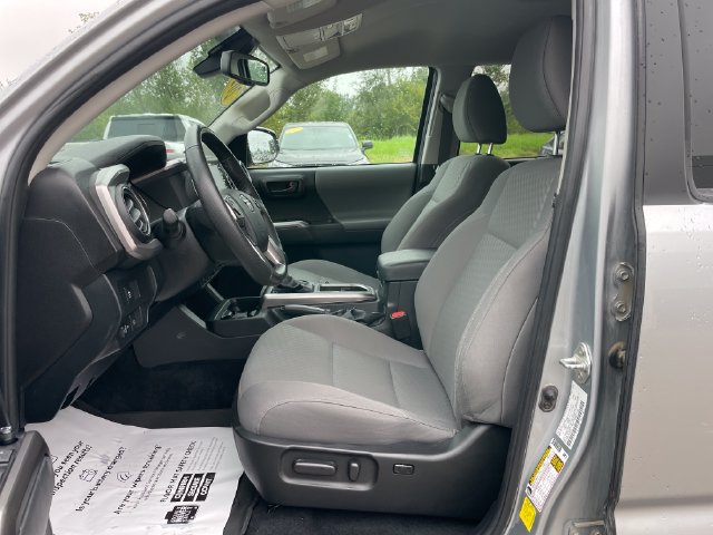 Used 2023 Toyota Tacoma SR5 w/ Technology Package AWD/4WD image 19