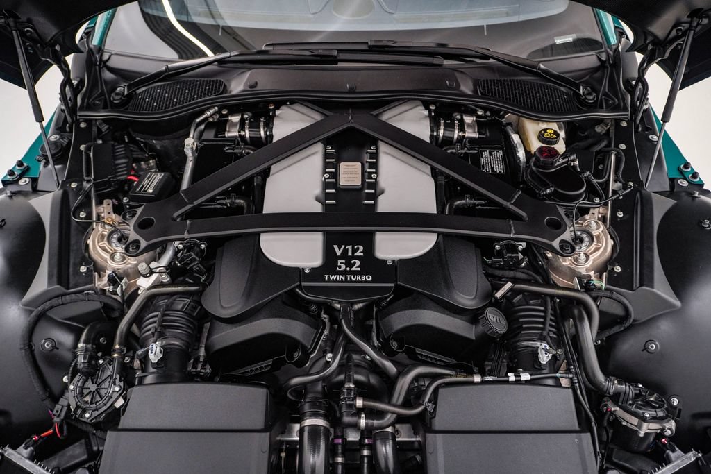 Used 2023 Aston Martin V12 Vantage RWD image 35