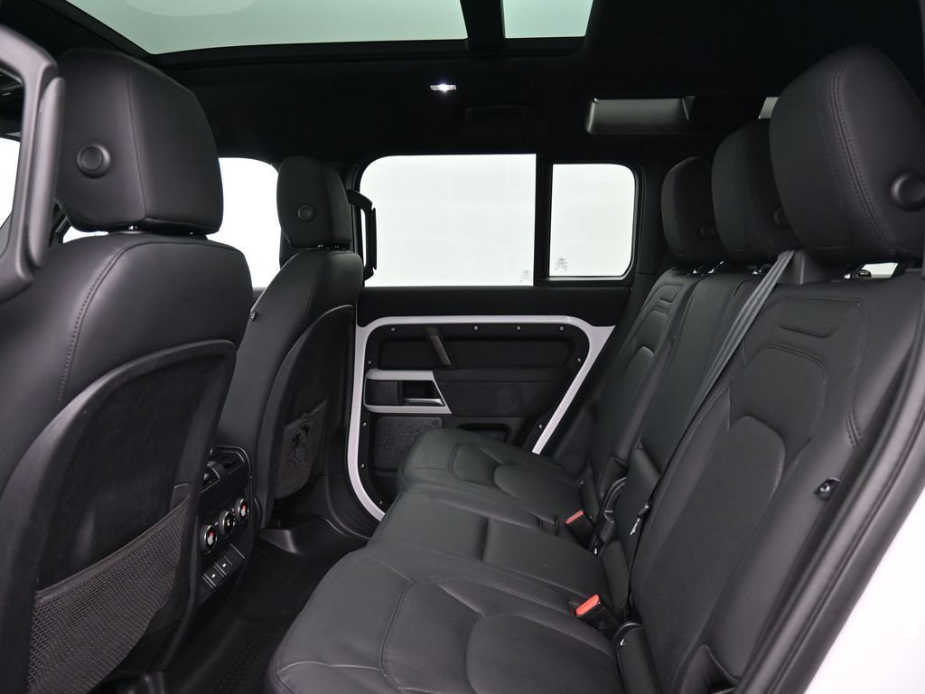 Used 2023 Land Rover Defender 110 S image 21