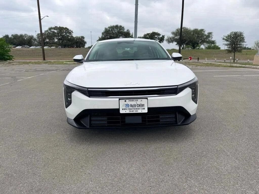 Used 2025 Kia K4 FWD image 2