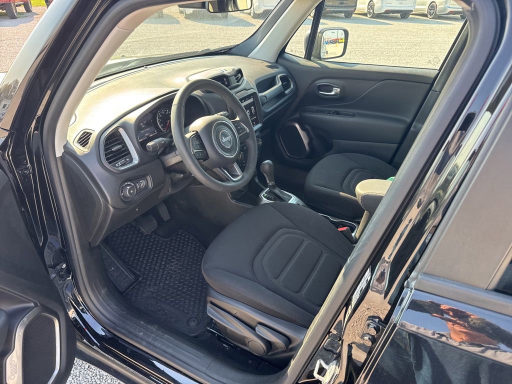 Used 2022 Jeep Renegade Latitude image 16