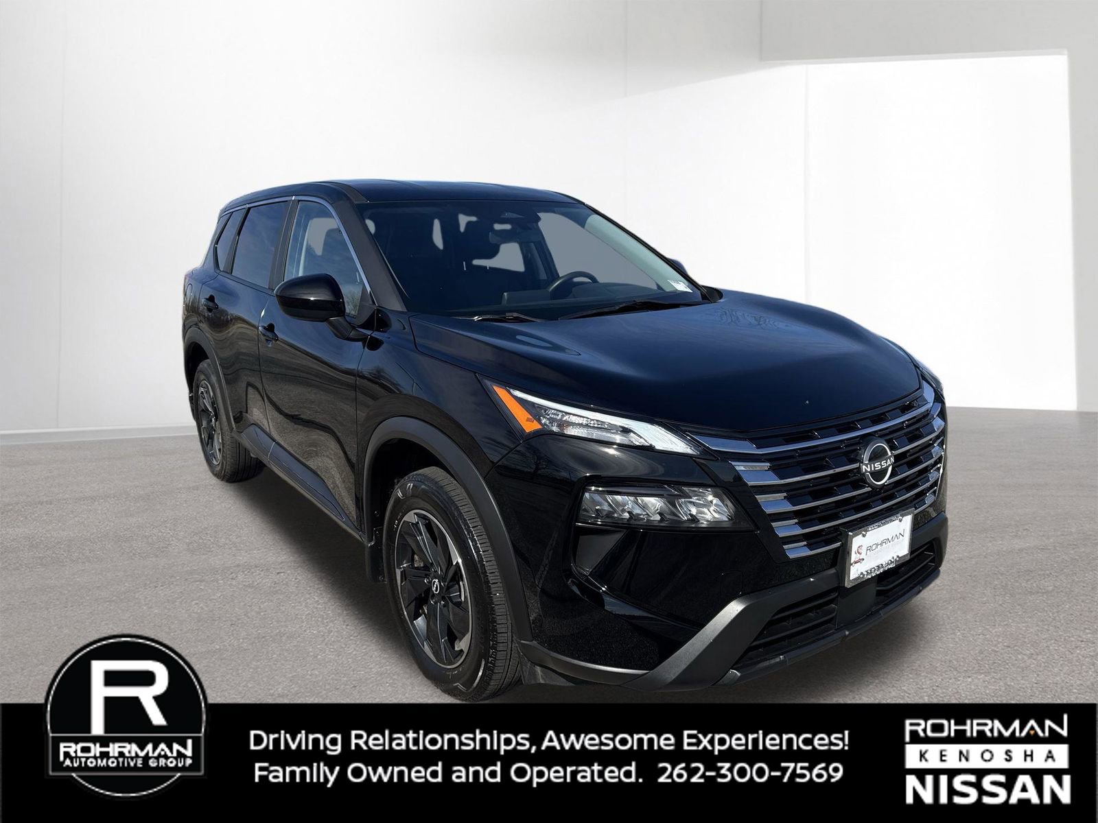 Used 2024 Nissan Rogue SV image 3