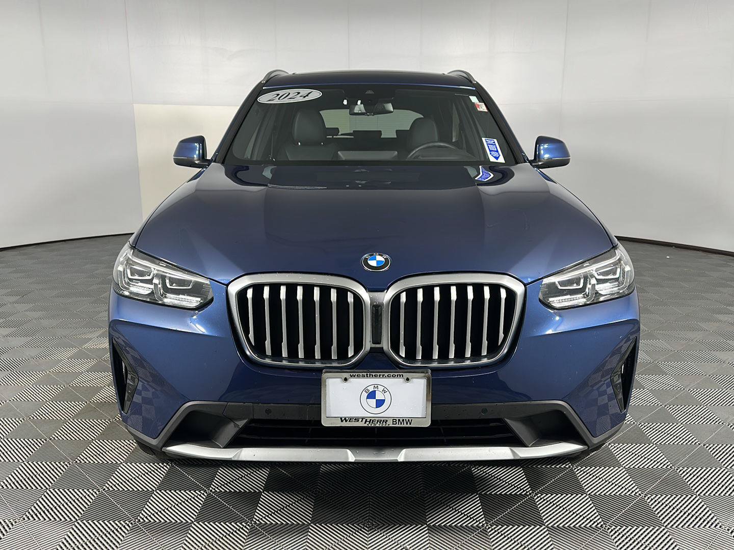 Used 2024 BMW X3 xDrive30i w/ Premium Package AWD/4WD image 3