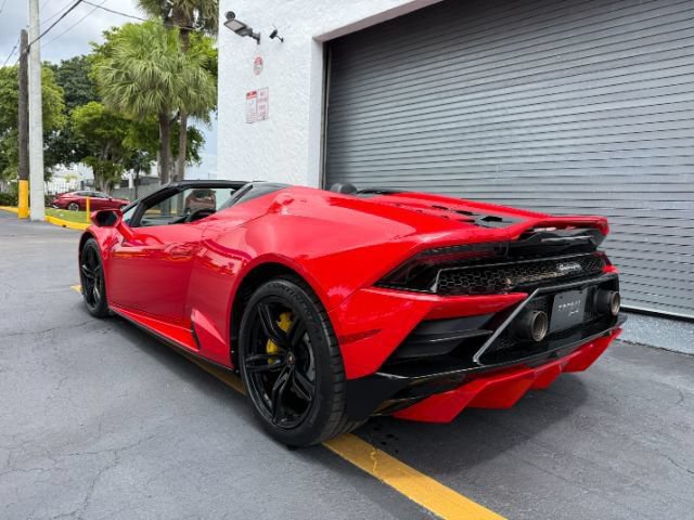 Used 2021 Lamborghini Huracan EVO RWD image 4