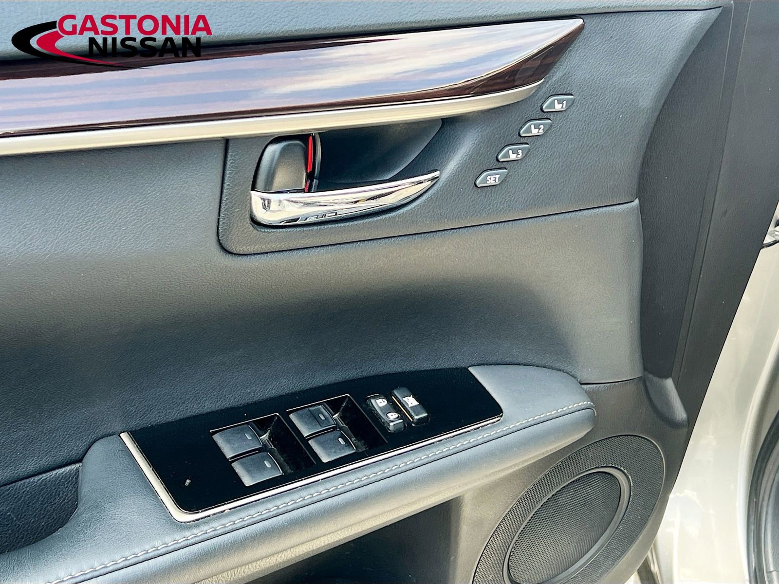 Used 2016 Lexus ES 350 w/ Premium Package w/Wood Trim FWD image 22