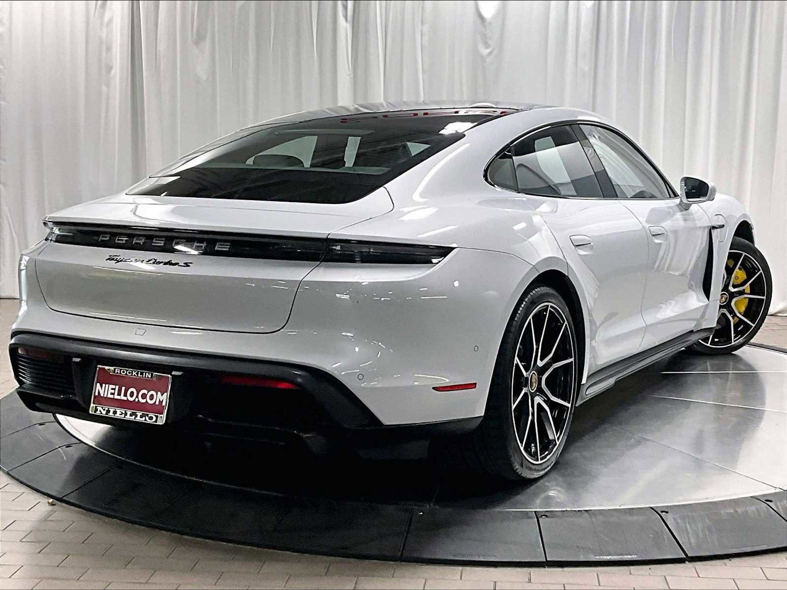 Used 2022 Porsche Taycan Turbo S image 10