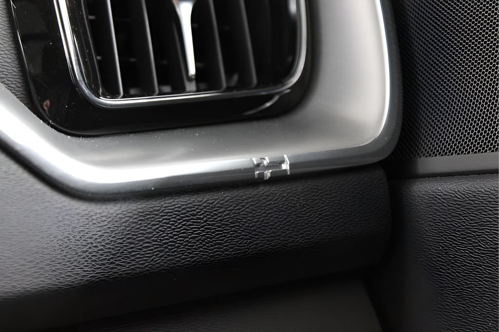 Used 2023 Volvo XC60 B5 Core w/ Climate Package AWD/4WD image 33