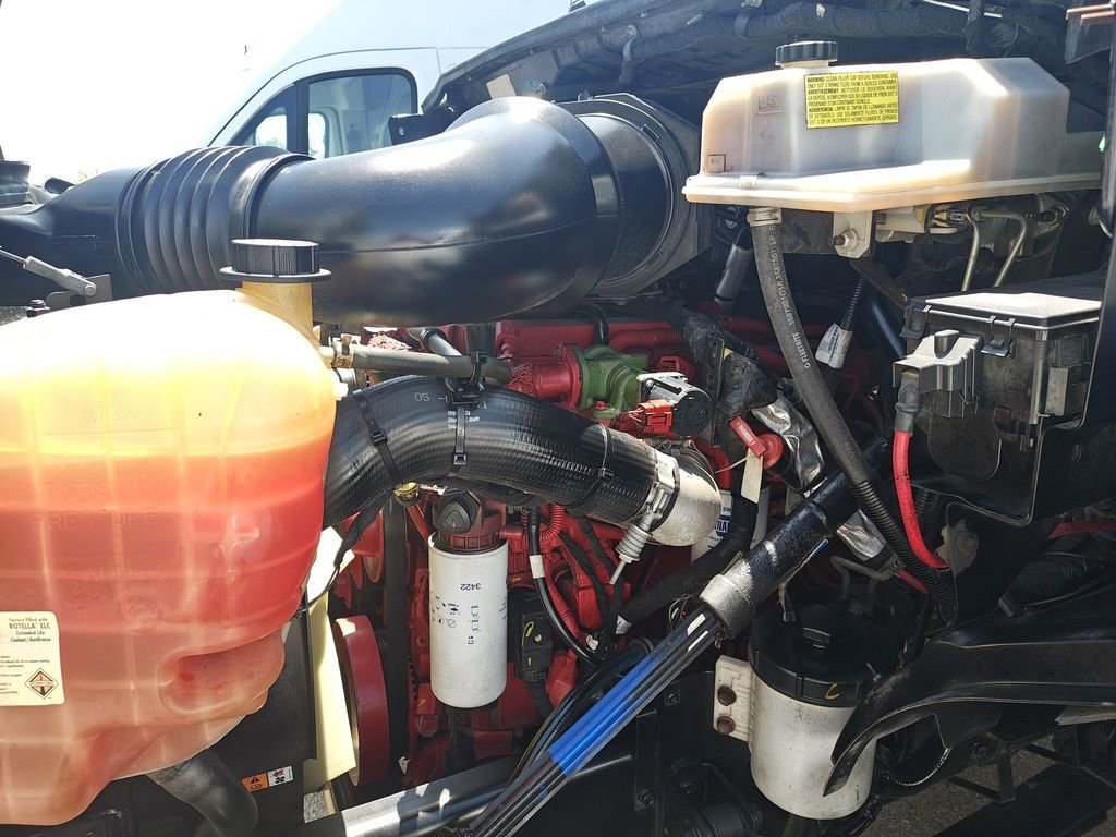 Used 2011 Ford F750 2WD Regular Cab Super Duty image 12