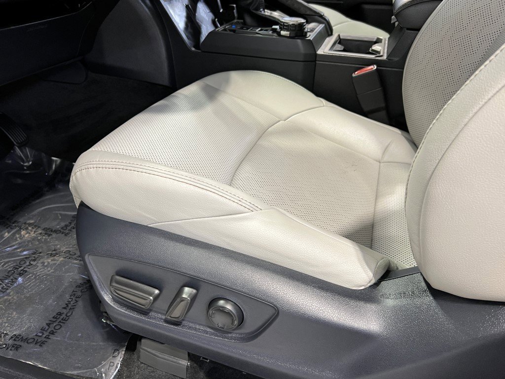 Used 2025 Toyota Tacoma Limited image 22