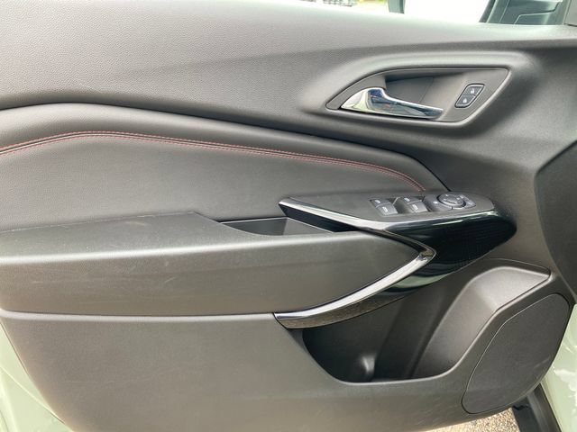 Certified 2024 Chevrolet Trax RS w/ Sunroof Package FWD image 17