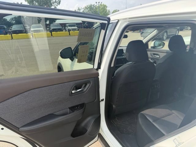 Used 2021 Nissan Rogue SV AWD/4WD image 8