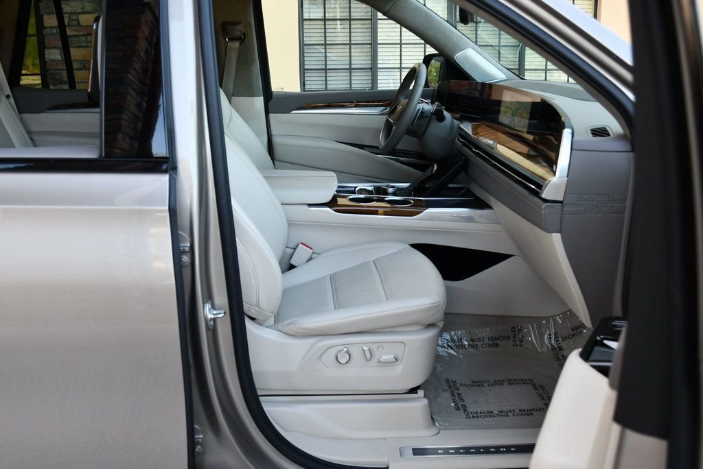 Used 2025 Cadillac Escalade Sport Platinum w/ LPO, ONYX Package image 56