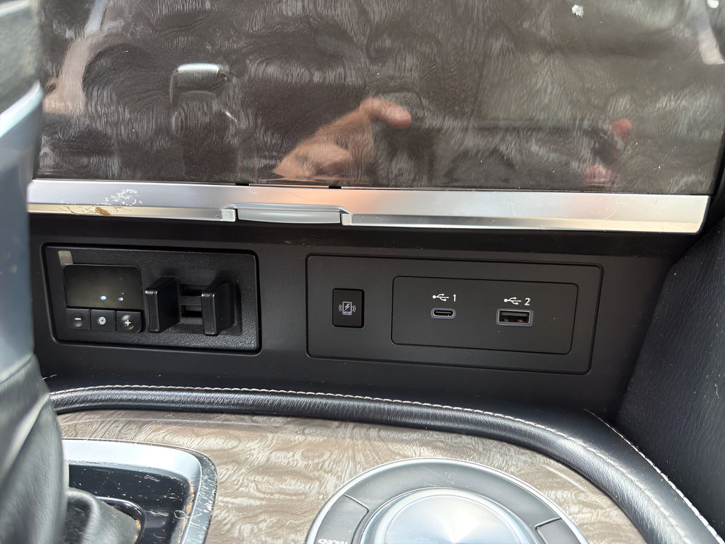 Used 2021 Nissan Armada Platinum RWD image 43