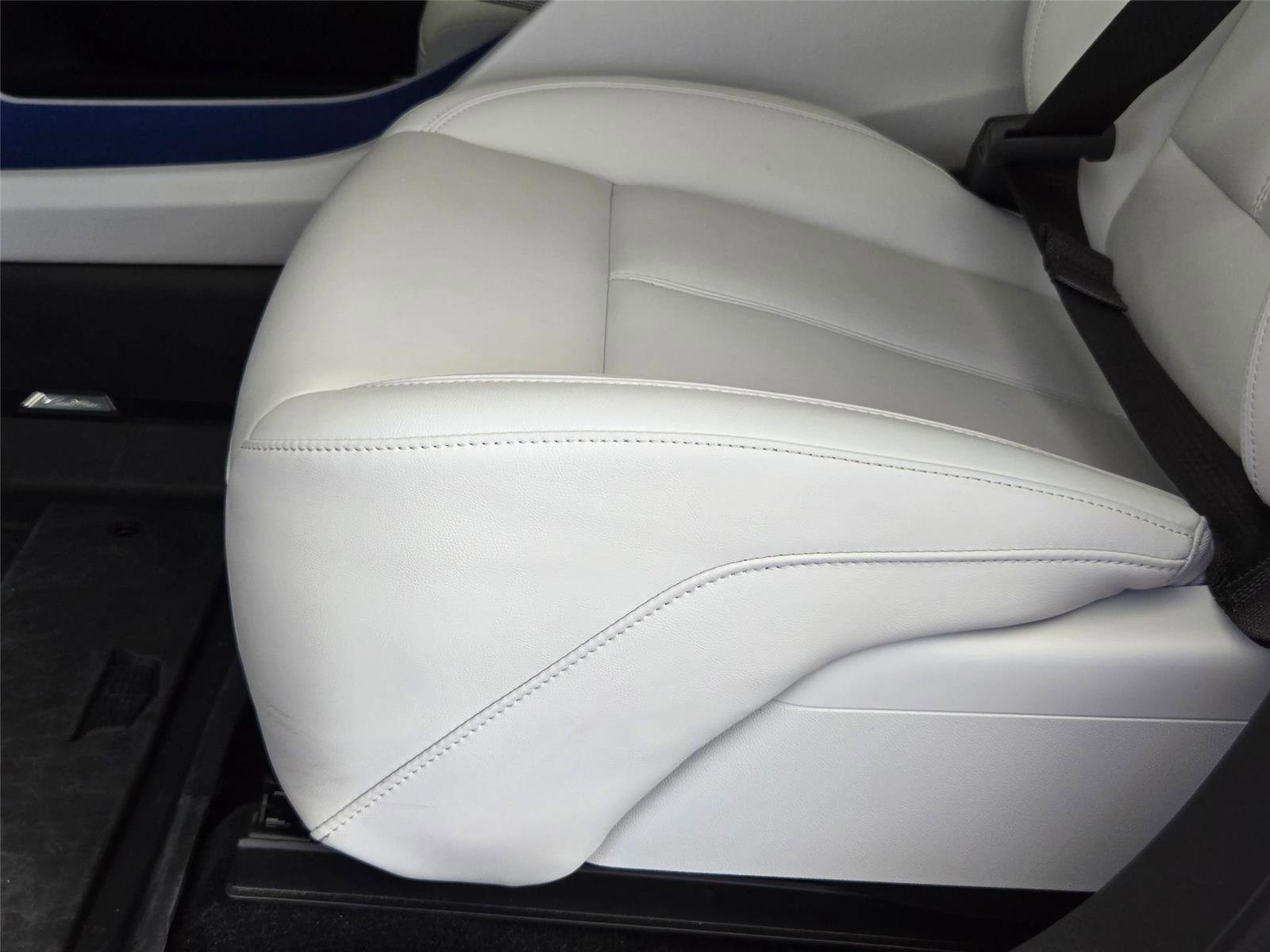 New 2026 Cadillac Optiq Sport 1 w/ LPO, Floor Liner Package RWD image 27