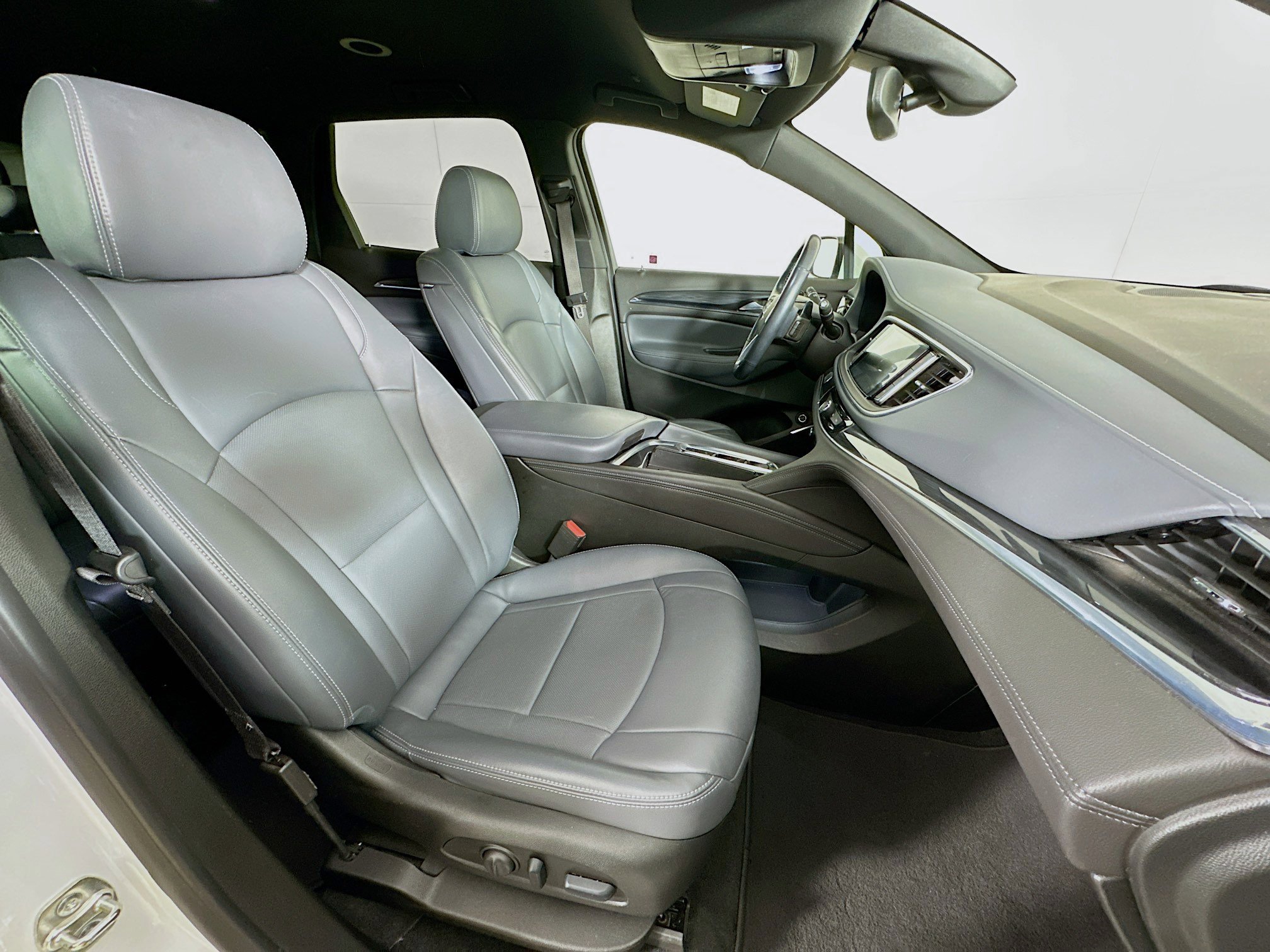 Used 2024 Buick Enclave Essence image 32