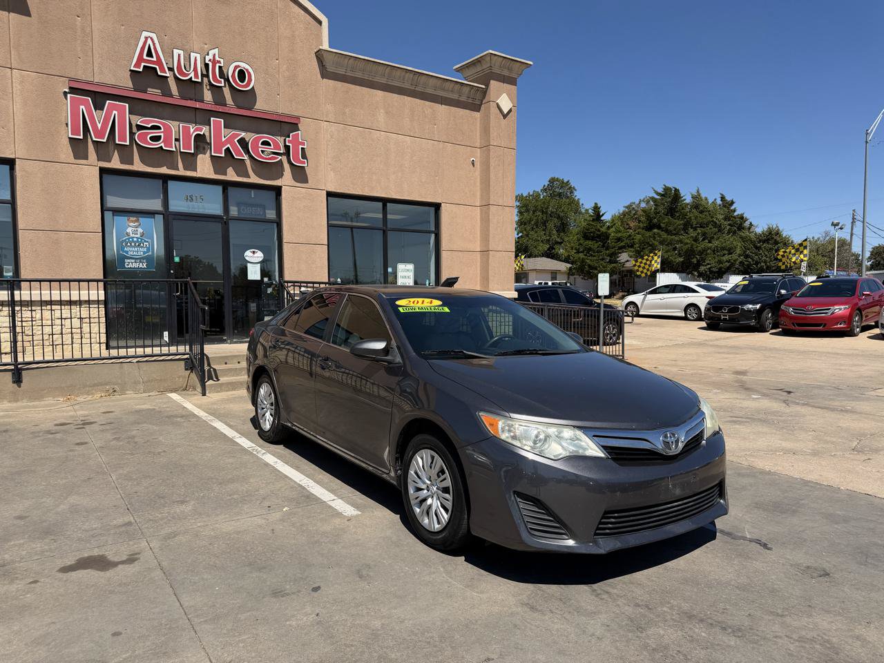Used 2014 Toyota Camry LE FWD image 3
