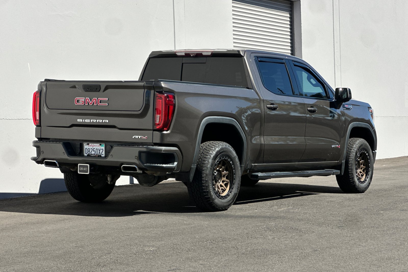 Used 2020 GMC Sierra 1500 AT4 w/ AT4 Premium Package AWD/4WD image 4