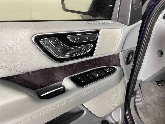Used 2021 Lincoln Navigator Reserve w/ Luxury Package AWD/4WD image 17