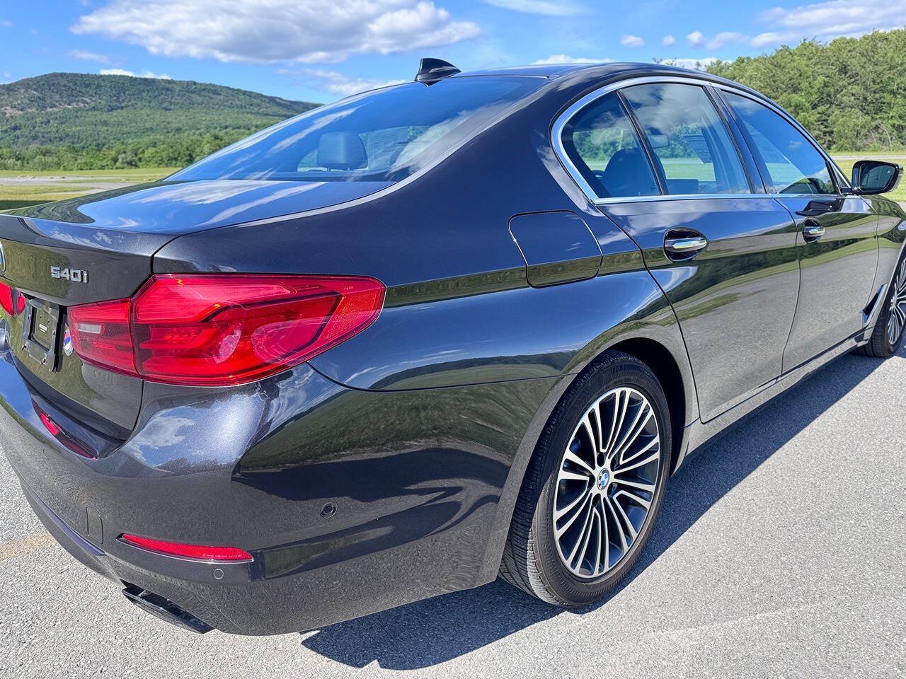 Used 2017 BMW 540i xDrive AWD/4WD image 16