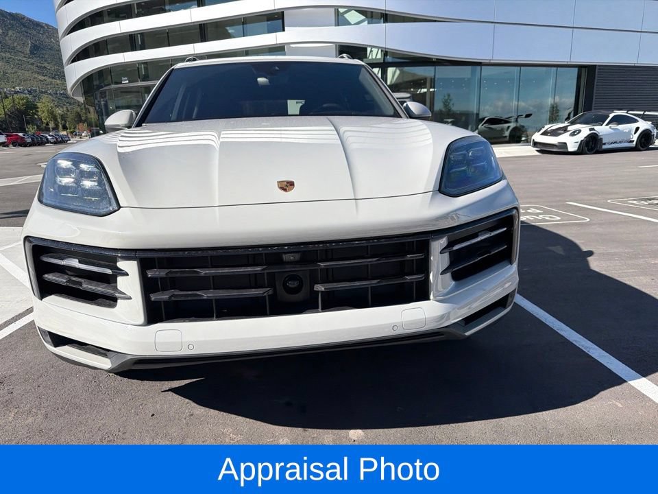 Certified 2025 Porsche Cayenne AWD/4WD image 3
