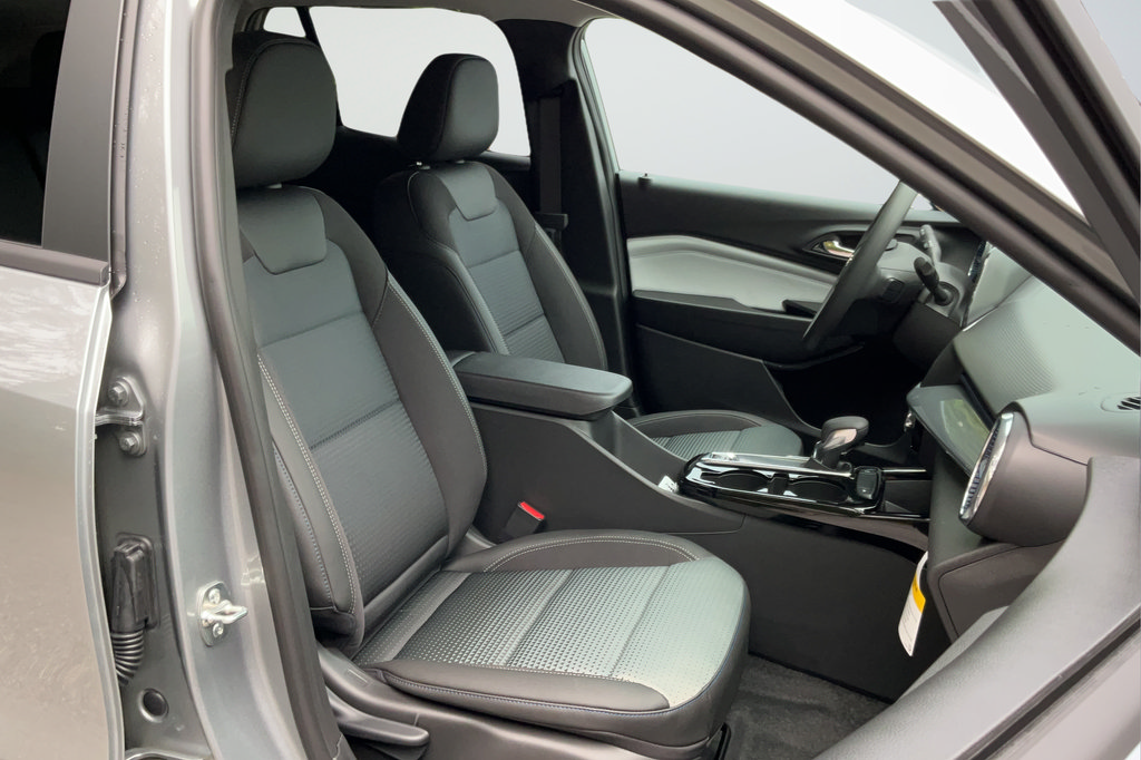 New 2026 Chevrolet Trax LT FWD image 18