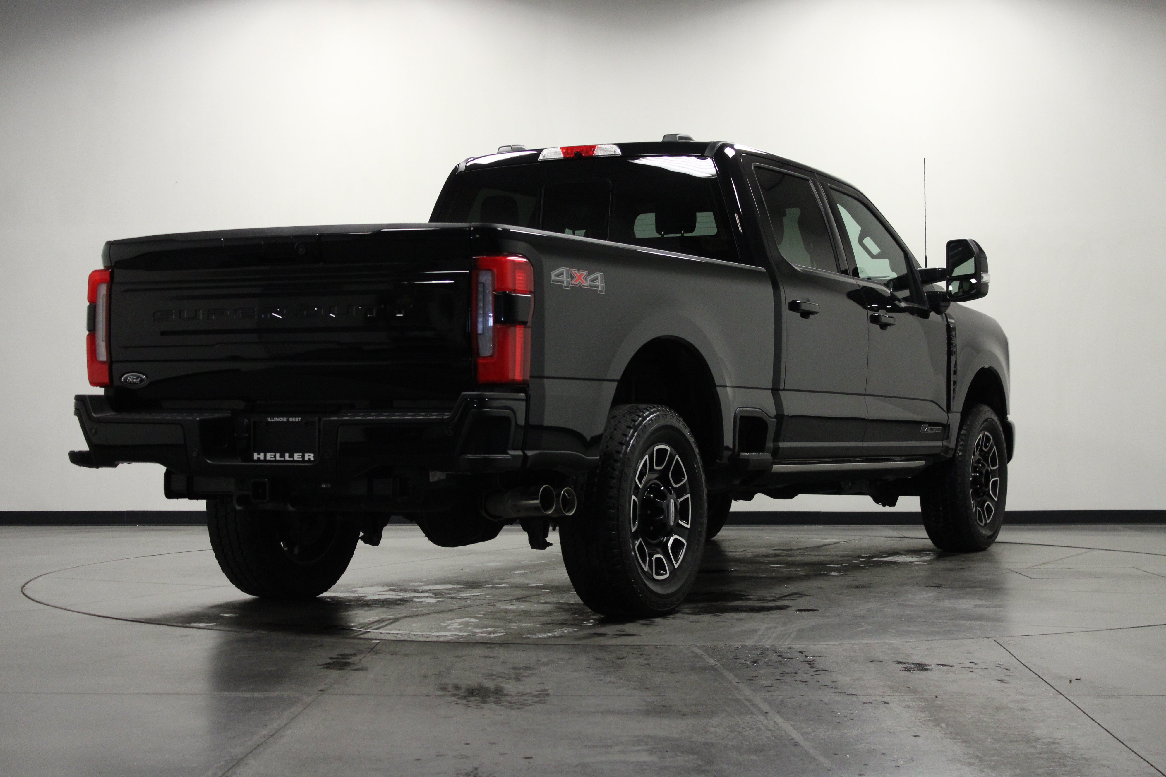 Used 2025 Ford F250 Platinum AWD/4WD image 4