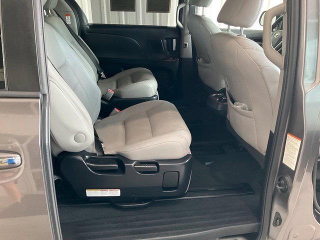 Used 2020 Toyota Sienna Limited Premium FWD image 24